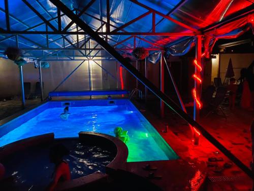 Bazén v ubytování Family Hotel Carpe Diem nebo v jeho okolí
