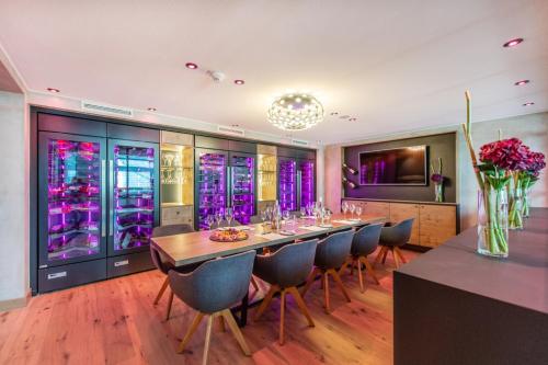 a long dining room with a long table and chairs at Moselromantik Hotel Kessler Meyer in Cochem