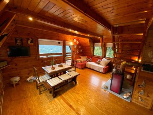 an overhead view of a living room in a log cabin at Chalet Alma in Frabosa Sottana
