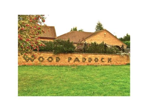 a brick retaining wall with a word garden on it at Woodpaddock Bed & Breakfast in March