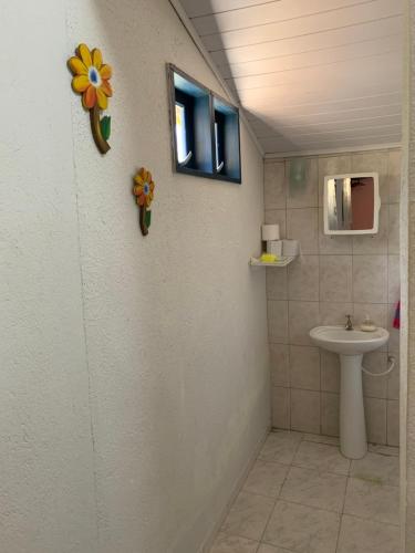 Ett badrum på Pousada & Camping Serras Verdes
