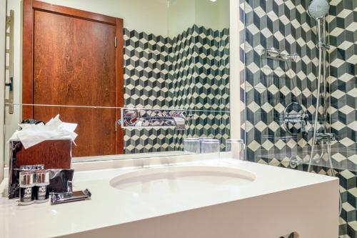 a bathroom with a sink and a mirror at Sintra Boutique Hotel in Sintra