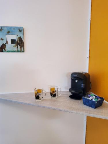 a counter with two coffee mugs and a toaster at Chez Jollyjune, à moins d'une heure du Mont Saint Michel in Champeaux