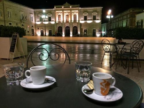 Příslušenství pro přípravu čaje a kávy v ubytování Terrazza in Piazza