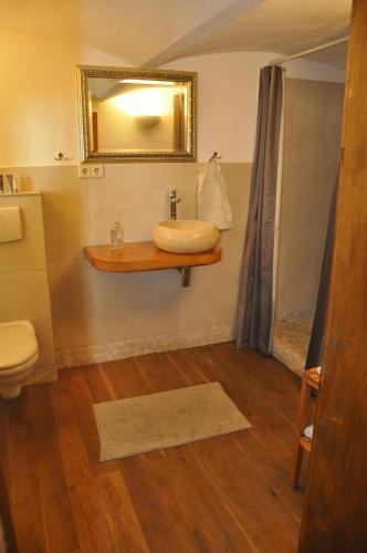 Ένα μπάνιο στο Geibelhof - Apartments in mediterraner Hofreite nahe Frankfurt am Main