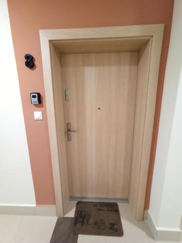 a door in a room with a mat in front of it at Apartamenty Września in Września