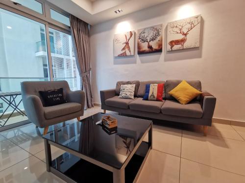 KSL D'Esplanade Cozy Suite at Johorにあるシーティングエリア