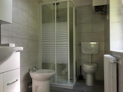 a bathroom with a toilet and a sink at The Casa Blu dependance La Casa Gialla in Tricesimo