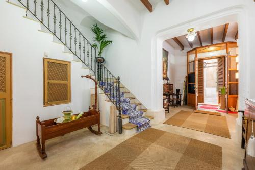a hallway with a spiral staircase in a home at Bon Son Fiol in Felanitx