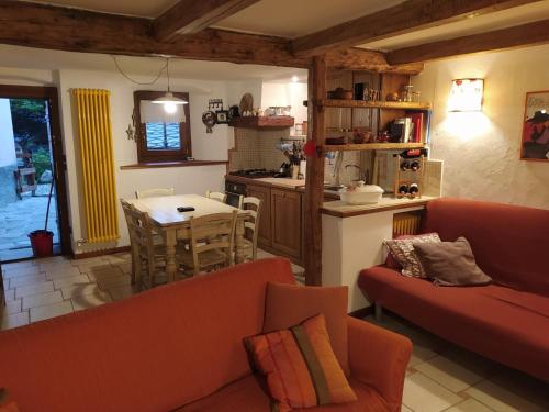 Kuchyň nebo kuchyňský kout v ubytování Casa Semon-CIR VDA LT SAINTDENIS 0018