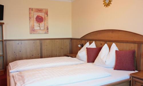 A bed or beds in a room at Landhotel Gersbach-Gut