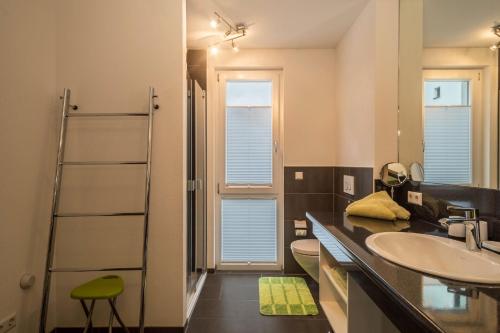 a bathroom with a sink and a toilet at Ferienwohnung Lavendel in Sipplingen