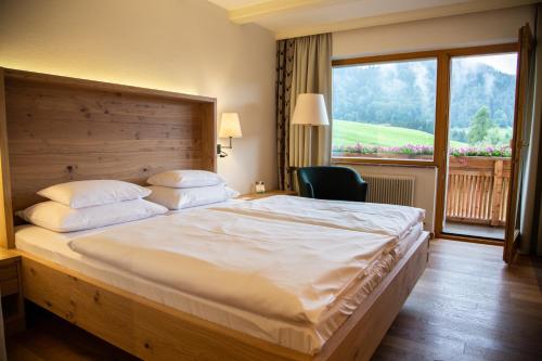 Postel nebo postele na pokoji v ubytování Hotel garni Kranzbichlhof
