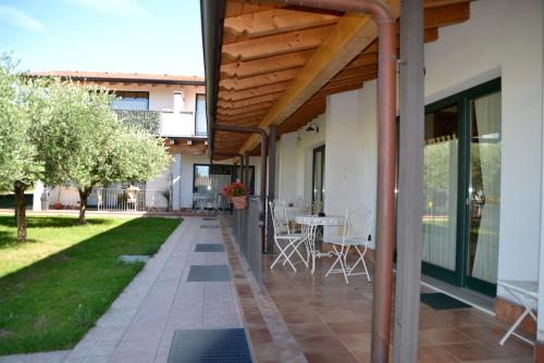a house with a patio with a table and chairs at Residence Ulivi in Cavaion Veronese
