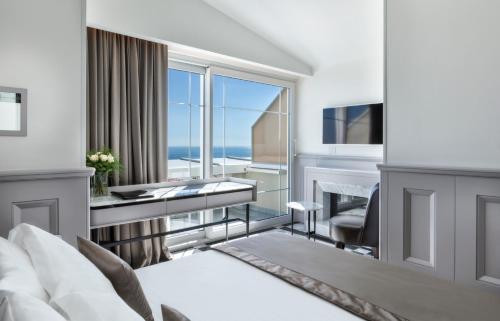 a bedroom with a bed and a view of the ocean at Hotel Sporting in Rimini