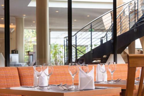 a table with wine glasses and napkins on it at Seminaris SeeHotel Potsdam in Potsdam