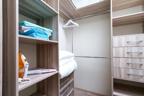 a walk in closet with a bed in it at Современная квартира в новом ЖК Центр с парковкой in Novosibirsk