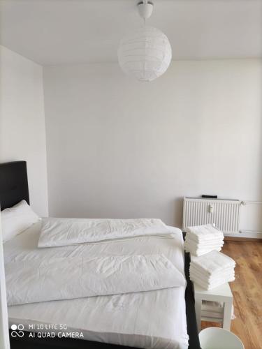 a white bedroom with a bed and a white wall at Monteurwohnung-Workere's apartment-Gera in Gera