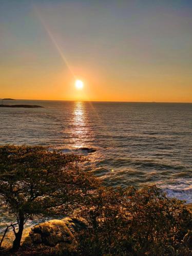 JANELA SOBRE O MAR DE GUARAPARI