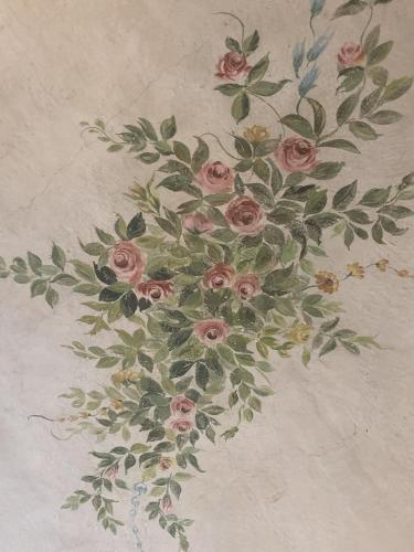 a painting of a bouquet of pink roses at Little Liberty Loft in Barberino di Mugello