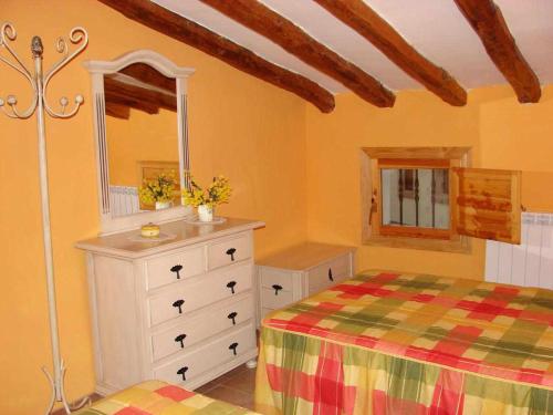 Ένα ή περισσότερα κρεβάτια σε δωμάτιο στο Casas rurales LA LAGUNA y LA BUHARDILLA DE LA LAGU