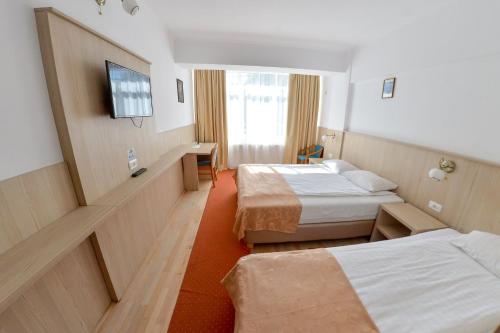 سرير أو أسرّة في غرفة في Hotel Gallant