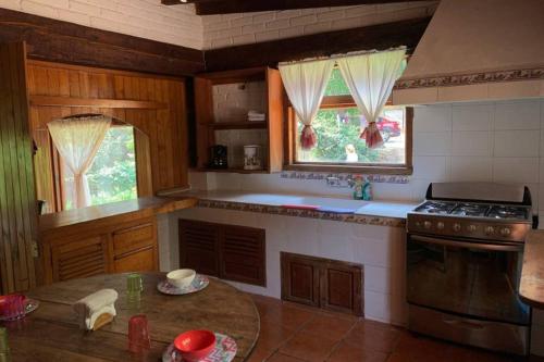 Küche/Küchenzeile in der Unterkunft Casa Atardecer Valle de Bravo