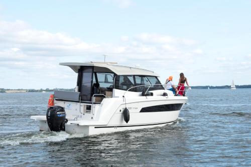 Gallery image of Jacht motorowy Balt Tytan 918 - 3 kabinowy in Wilkasy