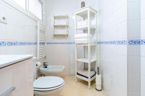 A bathroom at Victoria 50