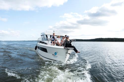 Gallery image of Jacht motorowy Balt Tytan 918 - 3 kabinowy in Wilkasy