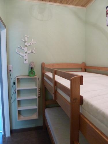 Katil atau katil-katil dalam bilik di 'Chez Lulu' - Gîte cocon avec BAIN NORDIQUE et SAUNA en Ardenne