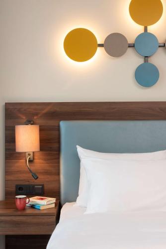 Letto o letti in una camera di Hyatt House Frankfurt Eschborn