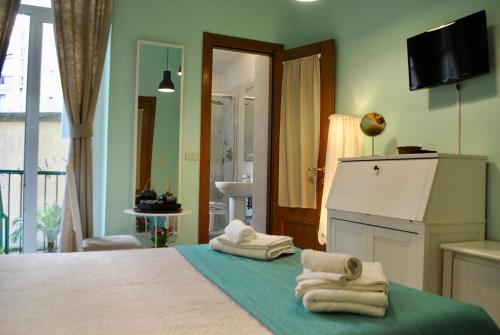 a bedroom with two towels on a bed at B&B Casa TORET in Turin