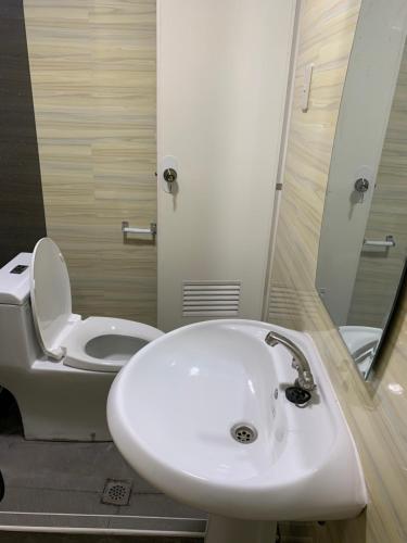 Koupelna v ubytování Beinte Singko de Marso Apartments