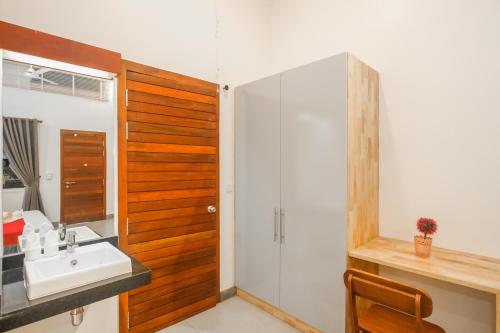Ванна кімната в Phan NaTa Apartment