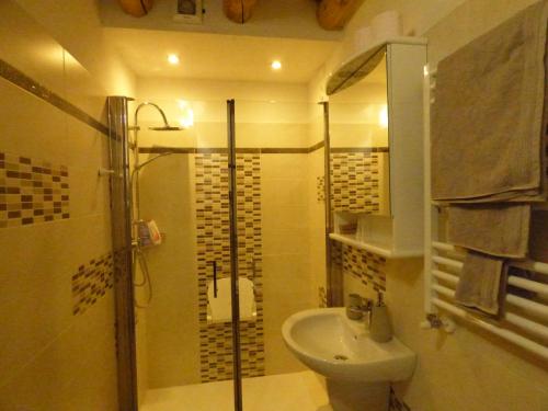 A bathroom at NICOLE DONEY LOCAZIONE TURISTICA