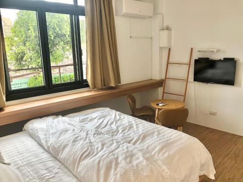 Una cama o camas en una habitación de Small Island Homestay