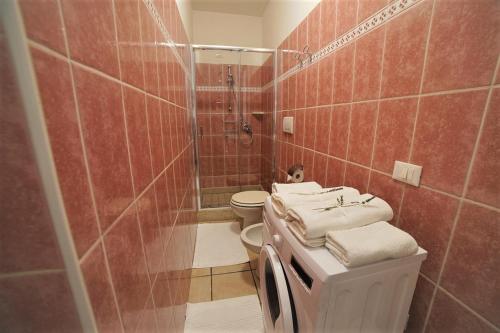 ห้องน้ำของ ALLORO APPARTAMENTO 1 - Piano Terra con terrazza.