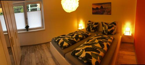 Postel nebo postele na pokoji v ubytování Ferienwohnung Am Gondelteich