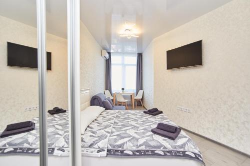 a bedroom with a large bed in a room at Панорамный вид на море 44 Жемчужина Аркадия in Odesa