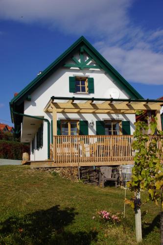 a white house with a green roof at Kellerstöckl Weinblick I und II in Eisenberg an der Pinka