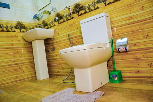 Et badeværelse på Green Leaf Resort
