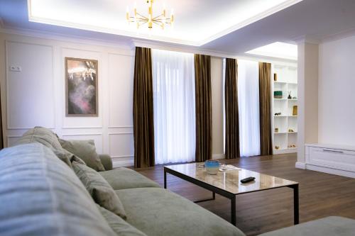 a living room with a couch and a coffee table at Casa Viilor in Chişinău