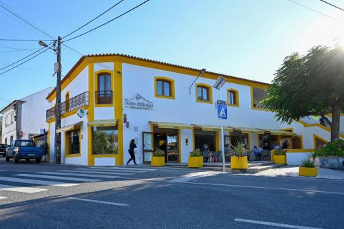 a yellow and white building on the side of a street at Porto D'Abrigo - Alojamento Local in Sardoal