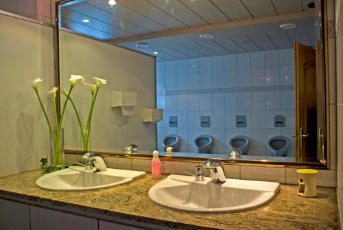 Phòng tắm tại Hotel Zum Fischerwirt