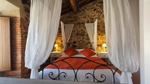a bedroom with a bed with red pillows at Casas del Castillo, 2 in Avila