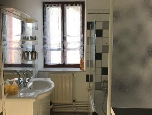 Et badeværelse på Le Carpé Diem, Cosy, Confort, Cocooning, 90 m²