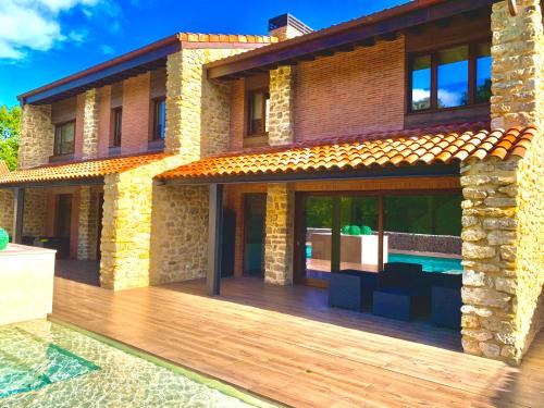 Φωτογραφία από το άλμπουμ του 2 Apartamentos en villa con piscina privada en Asturias El Marquesau σε Noriega