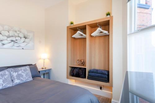 a bedroom with a bed and a closet at Beautiful, Entire Luxurious One Bedroom Flat in Leicester
