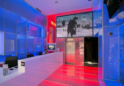 Sant Jordi Hostels Rock Palace Image